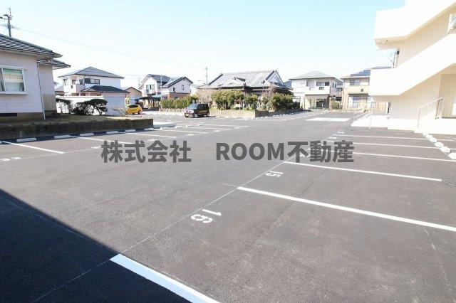 チェリーブロッサム久保原の駐車場|駐車場があるので、車を買う予定の方も安心です