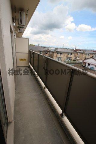 チェリーブロッサム久保原のバルコニー|暖かな日差しのふりそそぐバルコニー