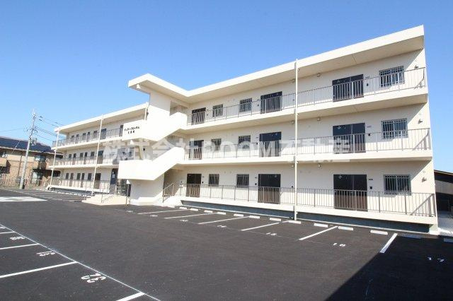 チェリーブロッサム久保原の駐車場|車をお持ちの方に嬉しい駐車場付きの物件です