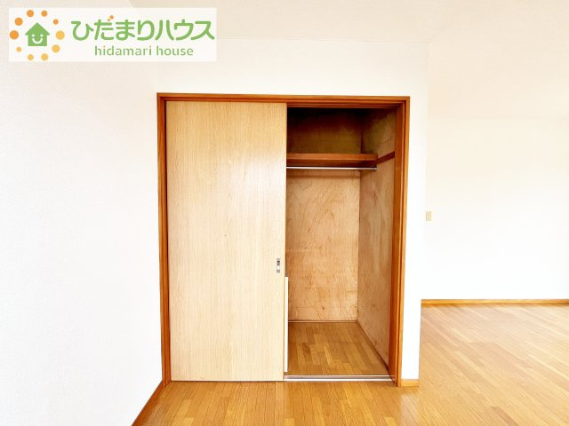 【収納】 | 土浦市中村東３丁目　中古戸建 | ハンガーパイプ付でお洋服の出し入れもラクラクです！