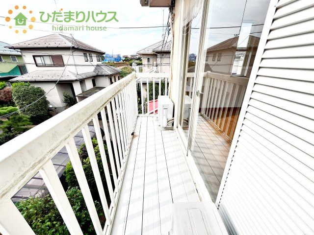 【バルコニー】 | 土浦市中村東３丁目　中古戸建 | 広々としたバルコニー。お洗濯物もぜーんぶ干せちゃいます！！