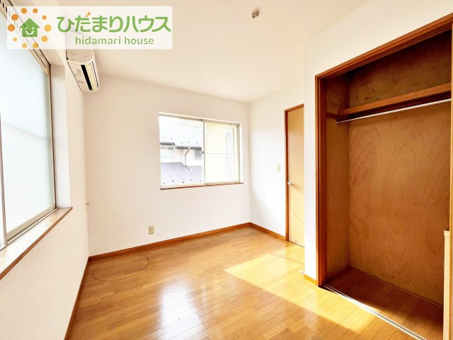 【洋室】 | 土浦市中村東３丁目　中古戸建 | お掃除しやすく、清潔感を保てるのでダニも発生しにくいフローリング♪