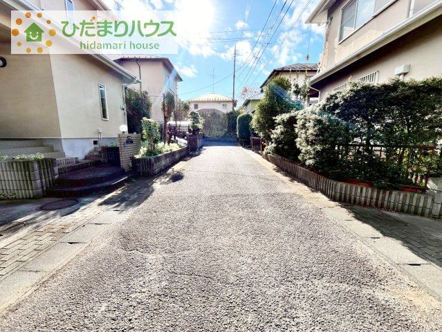 【前面道路含む現地写真】 | 土浦市中村東３丁目　中古戸建 | 前面道路は車通り少ないので安心です☆彡