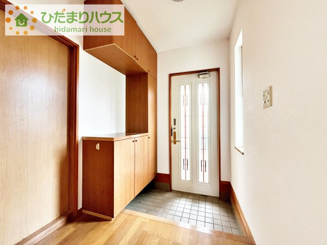 【玄関】 | 土浦市中村東３丁目　中古戸建 | 家族の靴をたっぷり収納！大型シューズクローゼット付き(^^♪