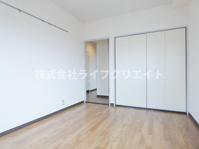 アムールオオカサの洋室