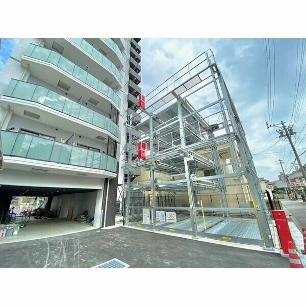 S-RESIDENCE平安通の駐車場