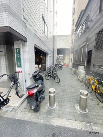 グランドール長堀　仲介手数料無料の駐車場