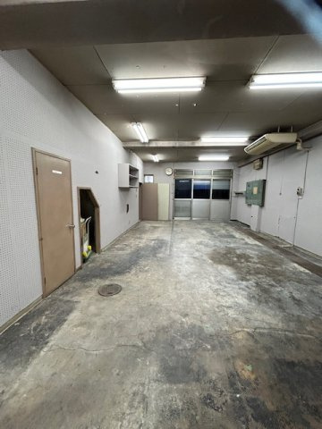 井の森町倉庫の内装