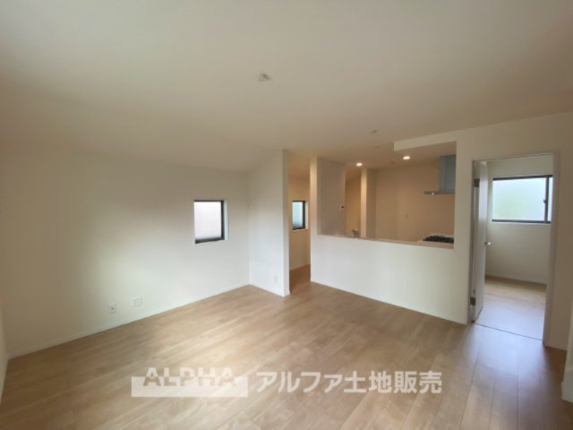 八王子市本町戸建の居間・リビング|【Space of cure】
◆癒しの空間◆室内構成に拘り採光とセンスを散りばめた空間。それは『柔らかさ』に似た素敵な居場所。そこに暮らす人のことを考えつくり出したものは『癒し』という心地よい居場所