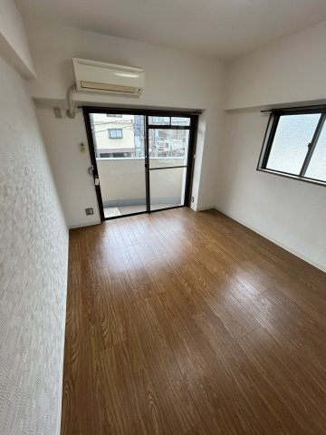 ロマネスク姫島の居間・リビング