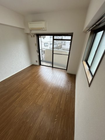 ロマネスク姫島の居間・リビング