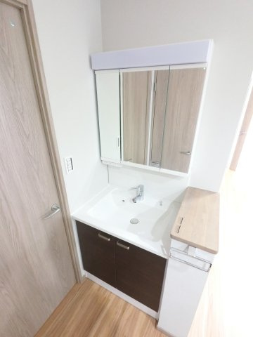 Ｓｏｕｔｈ　Ｗｏｏｄ　の独立洗面台