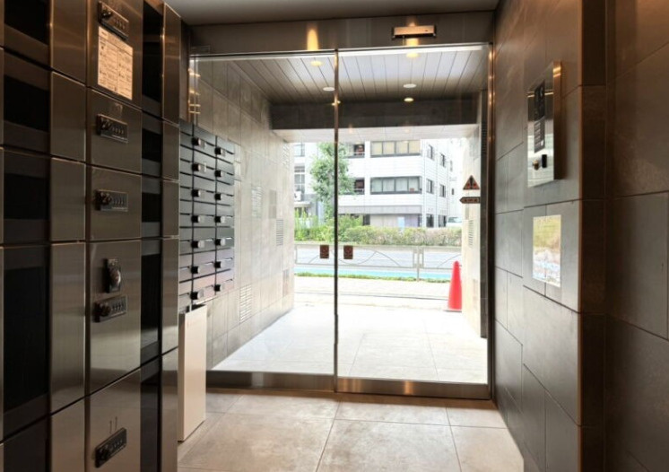 文京区本郷２丁目の賃貸マンションのエントランス