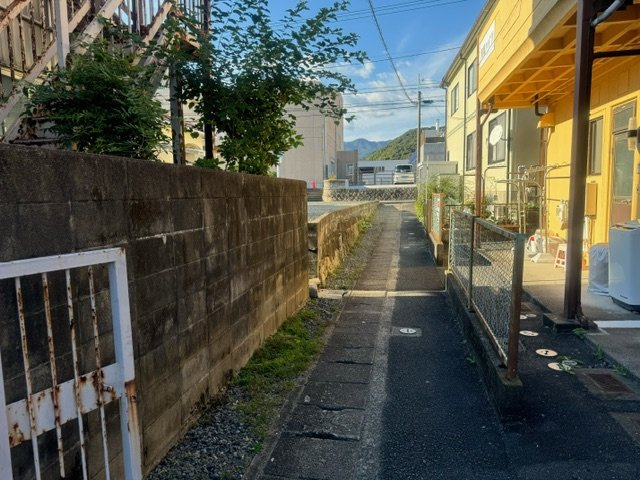 山口市石観音町の売地の前面道路含む現地写真