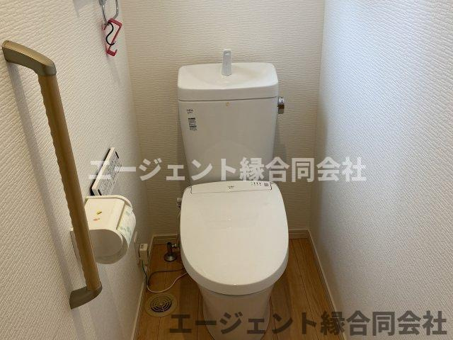 京田辺市同志社山手　中古戸建のトイレ|落ち着いた色調のトイレです
