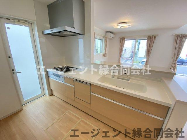 京田辺市同志社山手　中古戸建のキッチン|食器洗浄乾燥機付きシステムキッチンです