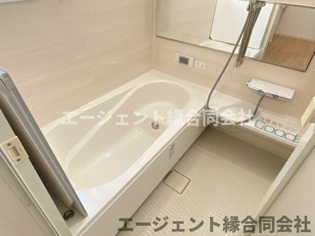 京田辺市同志社山手　中古戸建の浴室|落ち着いた空間のお風呂です