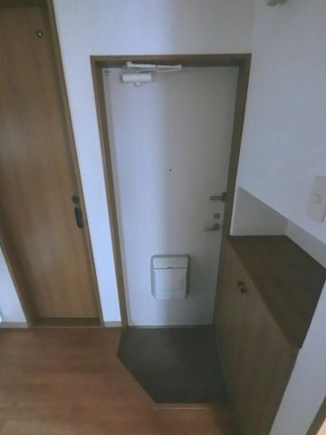 ダイヤハイツの玄関