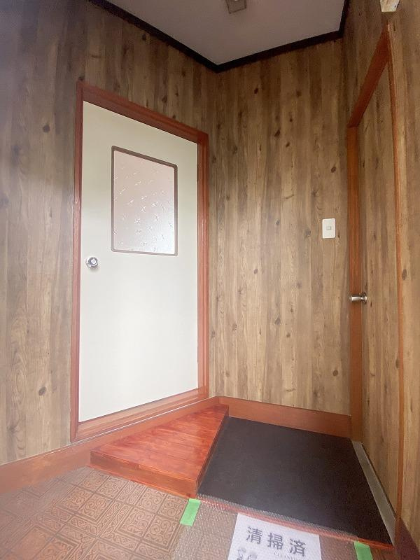 松本コーポの玄関