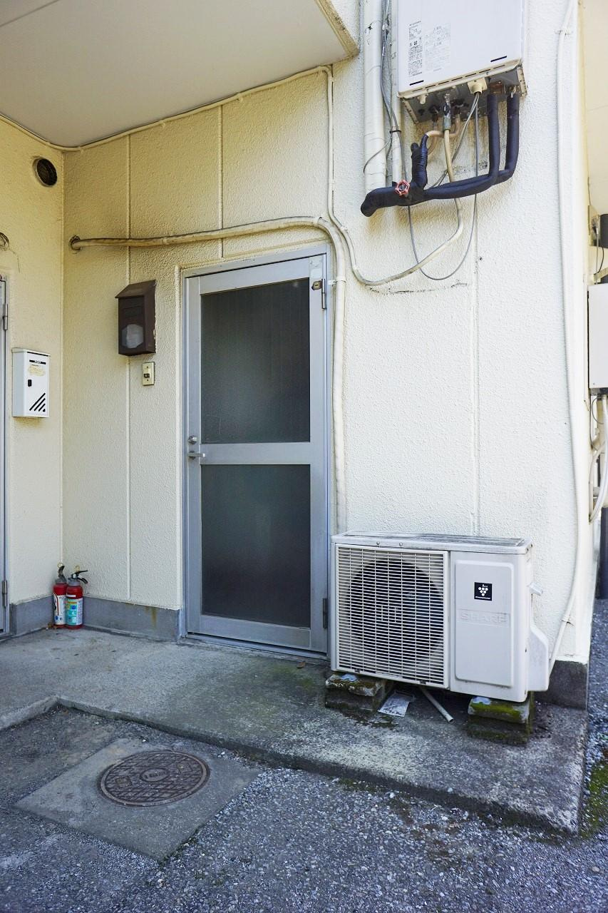 松本コーポの玄関