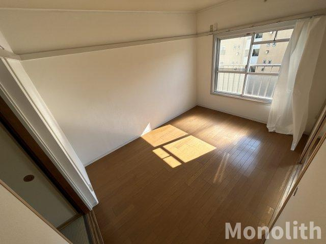 鶴山台12号棟の居間・リビング