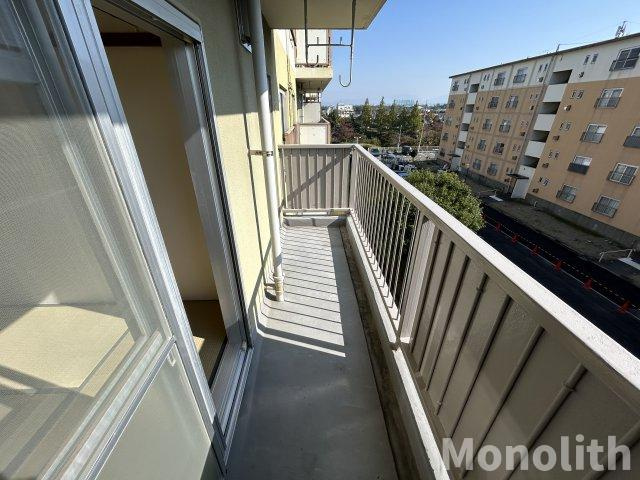 鶴山台12号棟のバルコニー