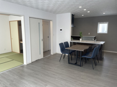 【居間・リビング】 | 山形市浜崎建売住宅3号棟【Z空調】 | リビングは広々です。家族の団欒の場として家庭を包みます。