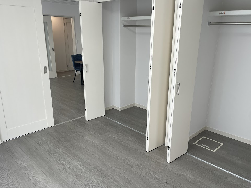 山形市浜崎建売住宅3号棟【Z空調】の寝室|大きいベットを置いてもスペースの取れる寝室です。