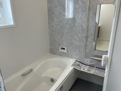 【浴室】 | 山形市浜崎建売住宅3号棟【Z空調】 | 広々浴室は、ゆったりとくつろいで疲れを癒す空間です。