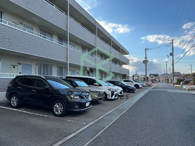 ロック雅の駐車場