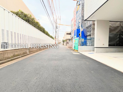 【前面道路含む現地写真】 | 府中市武蔵台2丁目　新築戸建　全3棟