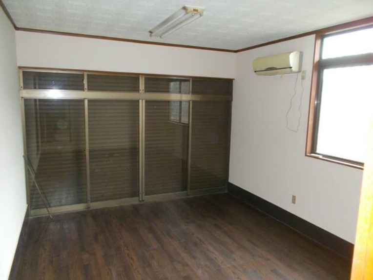 常総市豊岡町貸家の居間・リビング