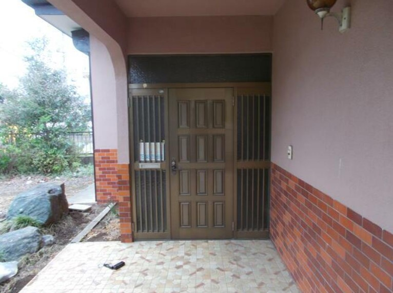 常総市豊岡町貸家のエントランス