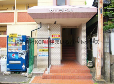 【エントランス】 | サハラビル | 清潔なエントランスです