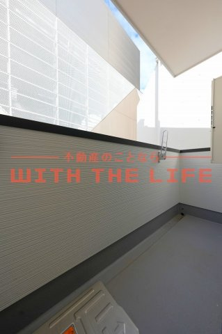 THE NOBLES（ザノブレス）花畑駅前【キャッシュバック対象物件】のバルコニー|暖かな日差しのふりそそぐバルコニー