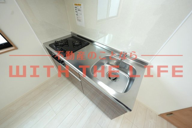 THE NOBLES（ザノブレス）花畑駅前【キャッシュバック対象物件】のキッチン|コンパクトなキッチンで掃除もラクラク