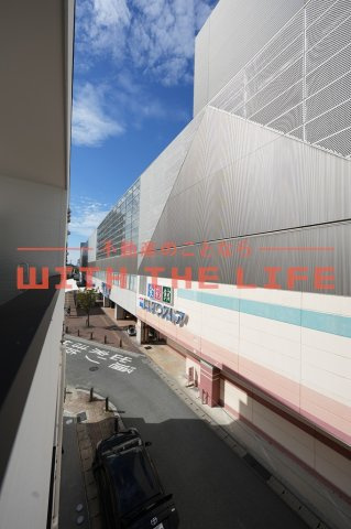 THE NOBLES（ザノブレス）花畑駅前【キャッシュバック対象物件】のバルコニー|バルコニー付きです