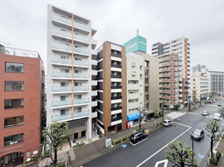 【展望】 | 眼前に広がる空の雄大さと、このお部屋の自慢の一つである「眺望」をご覧ください。毎日、この景色を独り占めできる新生活に夢が広がります。～即日のご見学可能～　お問合せはお気軽にどうぞ。
