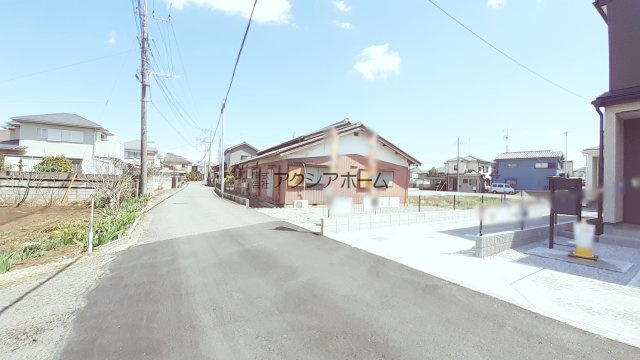 日高市原宿・全3棟　新築一戸建　3号棟　～充実の設備仕様～の前面道路含む現地写真