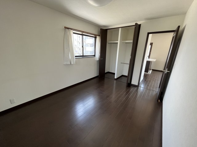緑町戸建て（店舗付）の洋室
