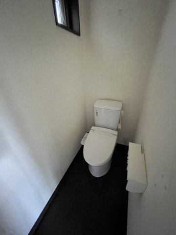 緑町戸建て（店舗付）のトイレ