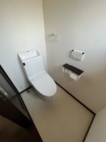 緑町戸建て（店舗付）のトイレ