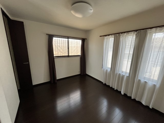 緑町戸建て（店舗付）の洋室