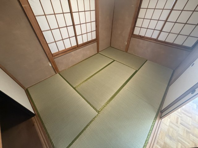 慈恩寺貸家の和室|柔らかい畳が心地よい和室
