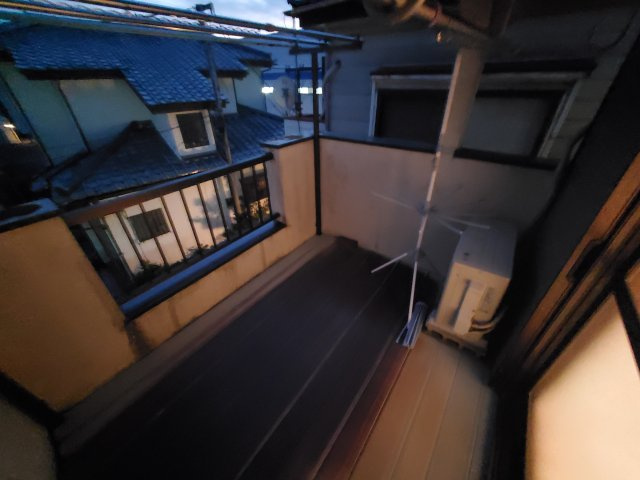 慈恩寺貸家のバルコニー