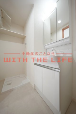 THE NOBLES（ザノブレス）花畑駅前【キャッシュバック対象物件】の洗面所|明るい洗面所です