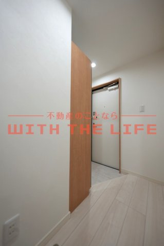 THE NOBLES（ザノブレス）花畑駅前【キャッシュバック対象物件】の内装|明るい色調の室内です