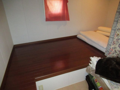 【内装】 | 三種町森岳小狭間・中古土地建物5棟 | 建物2　小上がりスペースです。