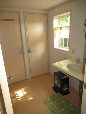 【独立洗面台】 | 三種町森岳小狭間・中古土地建物5棟 | 建物2　オシャレな洗面スペースです。