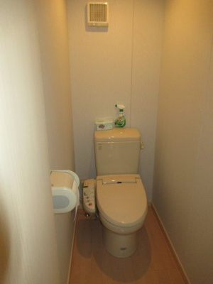 【トイレ】 | 三種町森岳小狭間・中古土地建物5棟 | 建物2　節水トイレが採用されてます。